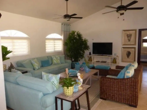 Touch of Elegance! 6 Bedroom Near the Beach
