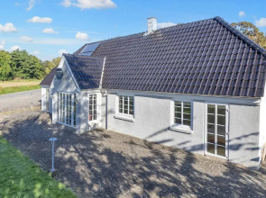 Adorable Holiday Home in Fur near Sea