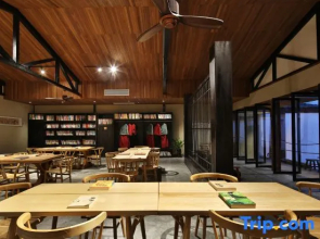 Taoshe Resort Hotel (People's Square Taoyangli Scenic Area Branch)