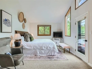 Hawn Drive 62 4 Bedroom Townhouse by RedAwning