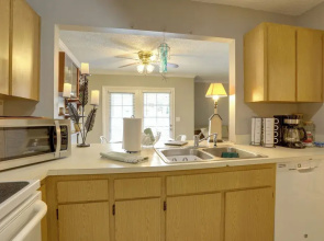 Seminole Townhome: Easy Access to Beaches!