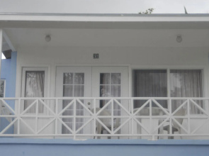 Coral Harbour Beach House And Villas