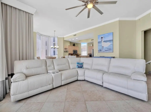 Silver Beach Towers - Penthouse106e