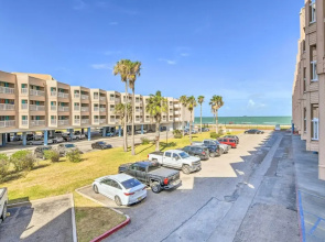 Beachside Corpus Christi Condo w/ Amenities!