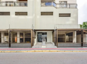 3BR apt w/ Balcony, 150m to sea Meia Praia Eis305