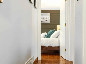 Highway Chalet - Centrally Located to Area Attractions!