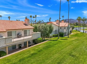 Fairway-view 3 Bedroom Condo in Palm Desert