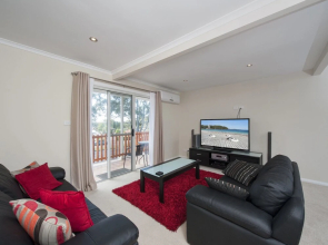 Beach and Bay, 121 Shoal Bay Road