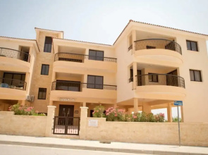 2 bed apt Overlooking Pool -tersefanou, Cyprus
