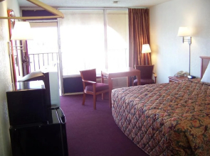 Traveler’s Inn & Suites Oklahoma City Airport