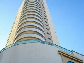 Amplo Apartamento Um Por Andar