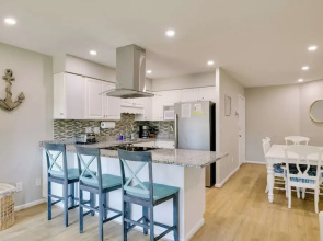 Emerald Isle Condo w/ Indoor Pool & Beach Access!