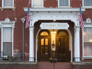 Decker Hotel & Bar