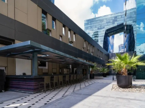 The Cosmopolitan Serene Living in a One Bedroom