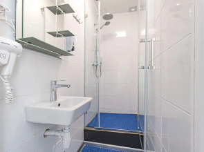 Отель Caps Lock Airport Hotel (Капс Лок Аэропорт)