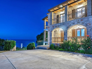 Luxurious Villa With Private Beach in Psarou Greece