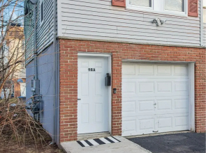 Hillyer Manner - Comfy Townhouse In Great Location! 3 Bedroom Townhouse by Redawning