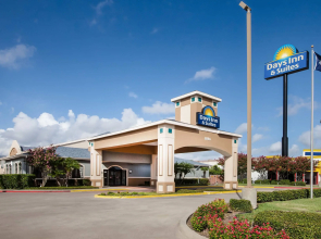 Days Inn & Suites by Wyndham Corpus Christi Central