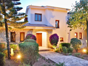 3 bedroom Villa Pera 12 with 10x5m private pool, within walking distance to resort village square, resort facilities, Aphrodite Hills