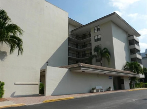 Peaceful Condo With Pool and Steps to Tigertail Beach