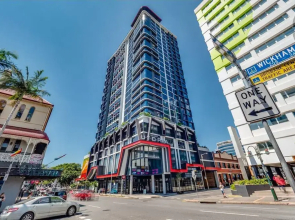 2BR Utopia Fortitude Valley Pool Rooftop King bed