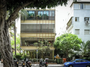 Spacious & Green 3BR Apt w Balcony