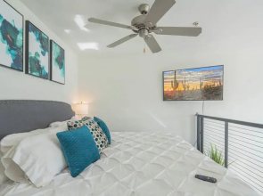 1 BR Loft Views King Beds Shop Dine 4053