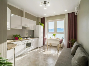 Южный берег на набережной Адмирала Серебрякова