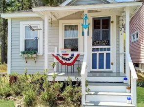 Captain's Quarters, 1.5 Miles to Downtown Ogunquit!