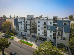 Prime Walking Distance to UCLA N309