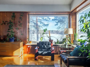 Lakefront House with 5 BR and Sauna