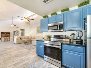 Pool, Putting Green & Games: Chandler Home!