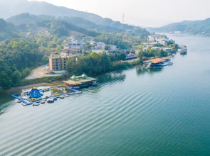 Clover Resort