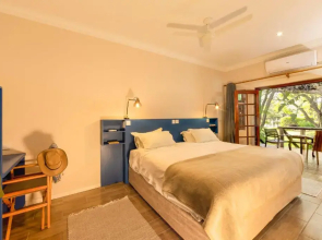 Sedia Riverside Hotel