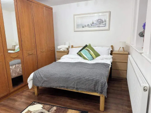 Contemporary 2 bed House With Parking