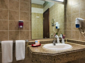 Eagles Downtown Zahabia & Beach Resort