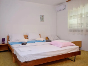 Apartment and Rooms Mila