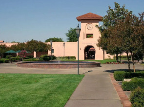 Red Lion Woodlake & Conference Center