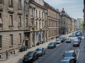 Bright and Spacious Apartment in the City Center!