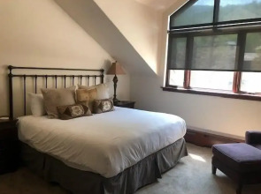 Luxurious 1br+loft - Ski-in/ski-out Access To Beaver Creek 1 Bedroom Condo by RedAwning