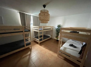 BeDreamer Surf House - Villa with Swimmingpool & Bbq