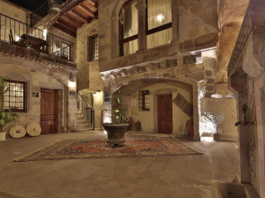 Explorer Cave Hotel