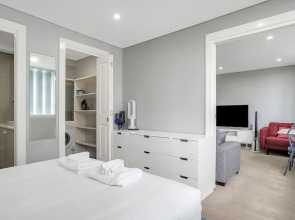 Bright 1 Bedroom Unit in the Heart of Manly