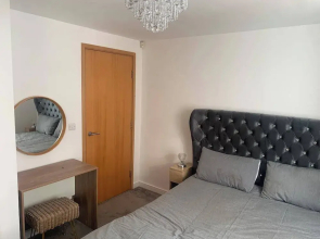 Central Liverpool Apartment-sleeps 6-free Parking