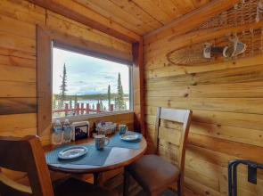Ultimate Alaskan Retreat: Lakefront Soldotna Cabin