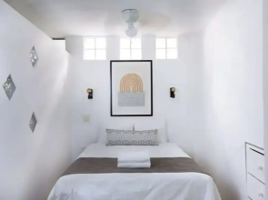 1 BR Suite 1 Block Away From the Beach