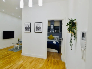 Cosy Central Self Contained Flat by CozyNest