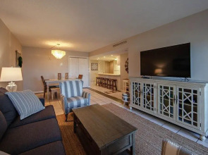 Gulf Shore Condo #107 - 2 Br condo by RedAwning