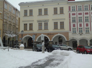 Grand Luxury Hotel