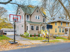 1 Mi to Dtwn: Colorful Binghamton Home
